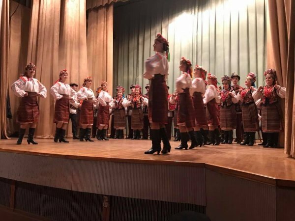 Співали і танцювали: В Свалявському РБК відбувся концерт національного академічного ансамблю пісні і танцю "Гуцулія"